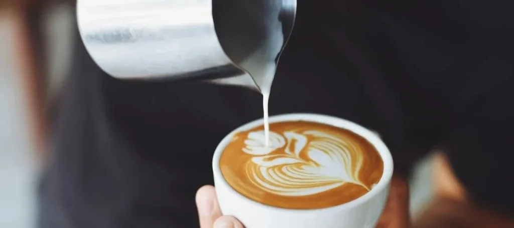 melkschuim inschenken